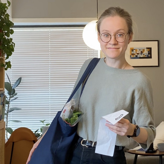 Ellen Heffer Flaata carrying a shopping bag and holding a voucher in her hand